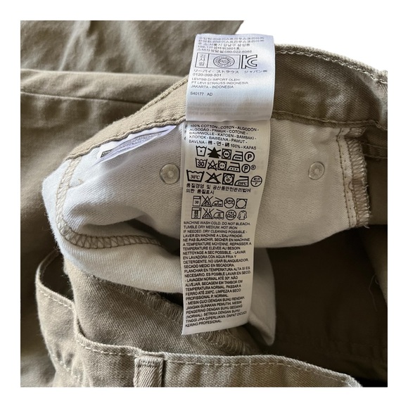 Levi’s 505 Straight Leg Jeans 🎉 HOST PICK 🎉 - Picture 5 of 10